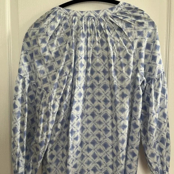GAP NWT Light Blue Geometric Women's Blouse - Picture 2 of 3